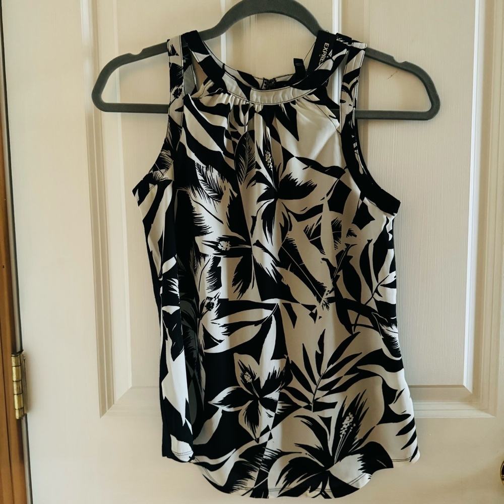 Express Black and White Sleeveless Top Size XS NWT